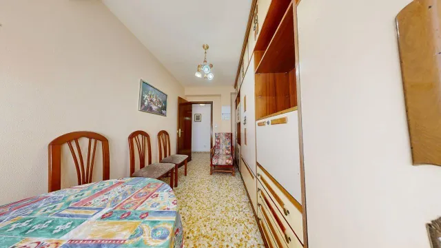Piso de 72m2 útiles. Distribuido en tres dormitorios, salón, cocina, baño, despensa y amplio balcón — 14