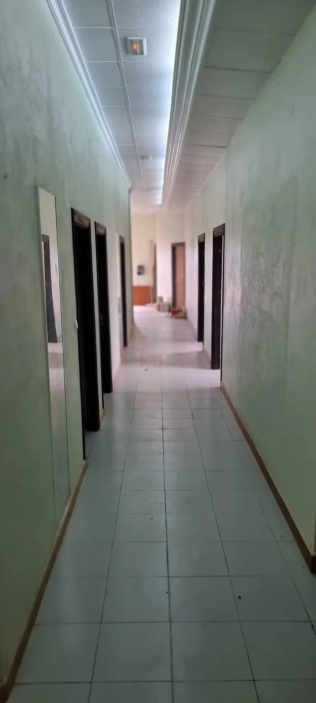 Edificio con piscina — 36