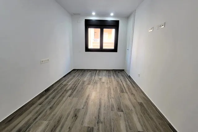 Apartamento moderno (desde 2024 - 148 m2 - 1.ª planta) en Alegria XVIII con piscina interior, sauna y gimnasio, en pleno centro de la ciudad, ¡a tan solo 300 m de Piscinas Naturales/Playa del Cura! — 21
