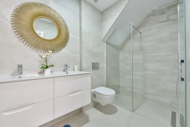 FABULOSO ÁTICO EN RESIDENCIAL DE LUJO CON VISTAS AL MAR EN FINESTRAT. — 24