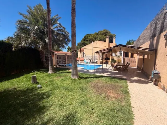 Exclusiva Villa Independiente con Piscina Privada en Los Bal - foto 5