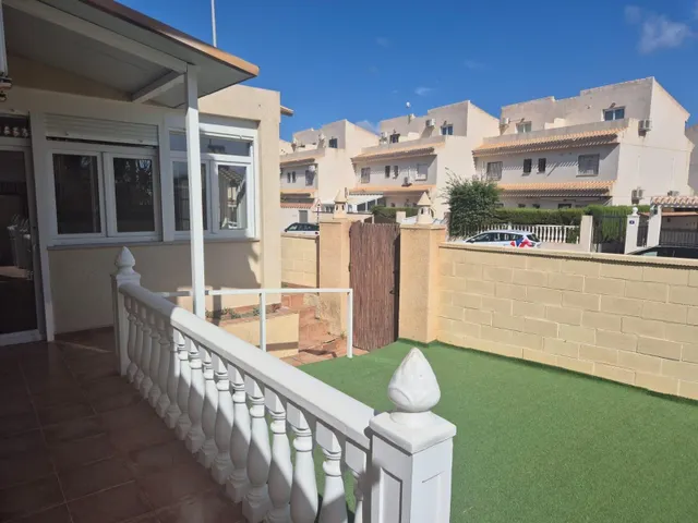 BONITO APARTAMENTO EN TORREVIEJA:3 HAB, 1 BAÑO, 1 ASEO — 8
