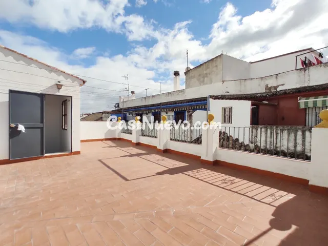 "Tu Hogar Soñado en Santa Marina: Encanto y Tradición en el  - foto 3