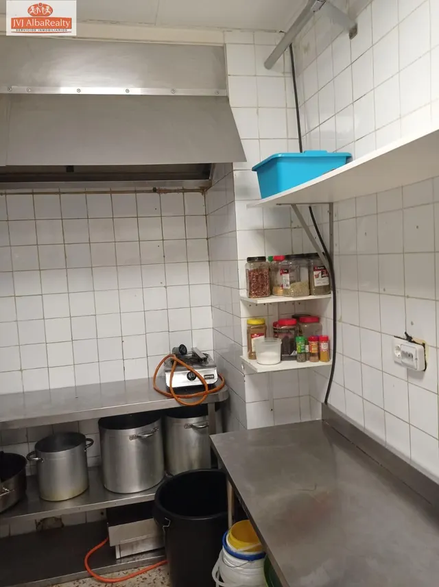 LOCAL EN VENTA ZONA ENSANCHE — 16