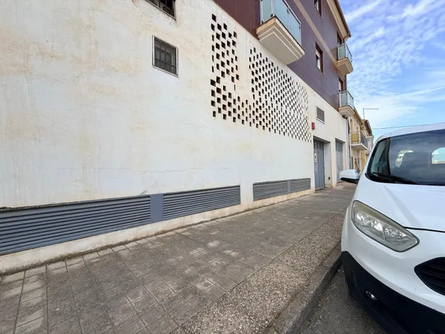 ¡Gran Oportunidad en el Centro de Láchar! Local comercial con muchas posibilidades (Ideal negocio o conversión a Loft de diseño) — 6