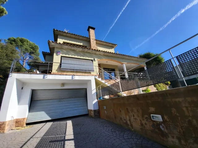 Exclusiva vivienda unifamiliar situada en la prestigiosa urb - foto 2