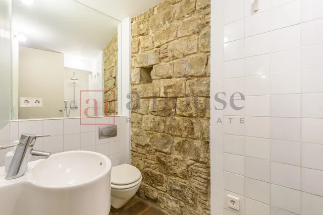 Piso con 2 lofts independientes con balcon baños cada uno y una excelente ubicación en el gòtico — 8
