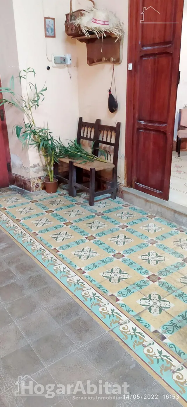 AMPLIA CASA CON MUCHA POSIBILIDAD Y TERRAZA — 10