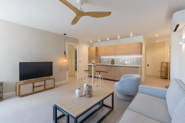 ¡exclusivo apartamento en primera linea de playa con reforma integral de alta gama! — 4