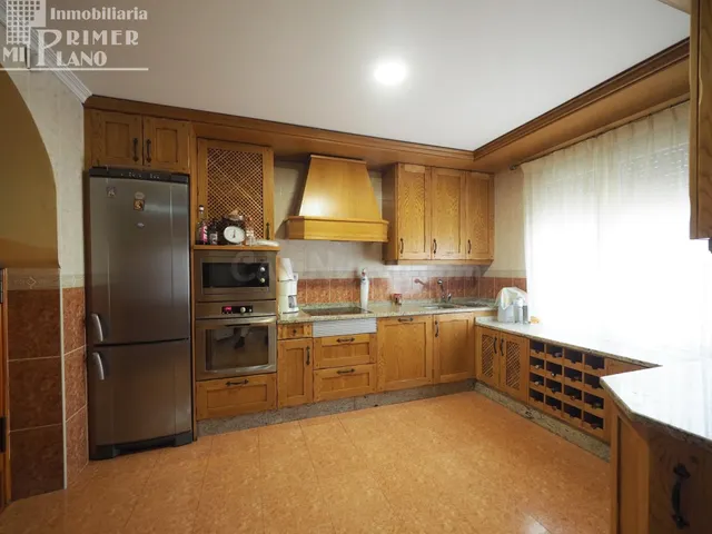 Chalet en ctra Alcazar, de 5 dorm, 3 baños, garaje, piscina  - foto 3