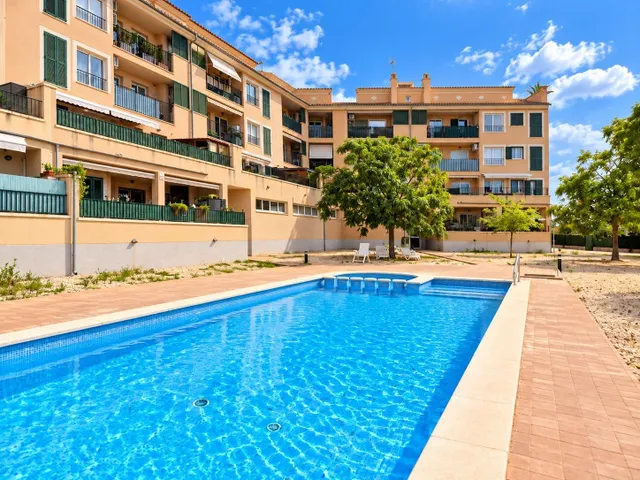 Ático luminoso con piscina comunitaria, parking y terraza privada — 15