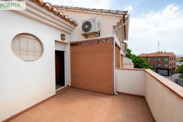 ESPECTACULAR VIVIENDA ADOSADA DE 4 DORMITORIOS CON SÓTANO, TERRAZAS Y PATIO EN GRANADA — 21