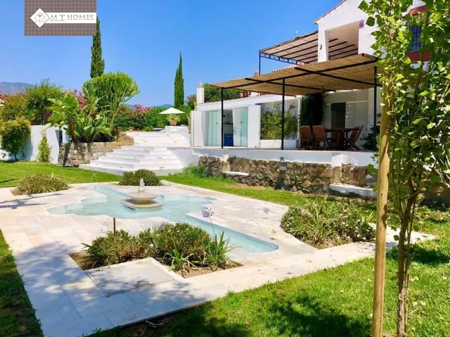 CORTIJO ANDALUZ CON COMODIDADES DE LUJO - UN OASIS CERCA DEL