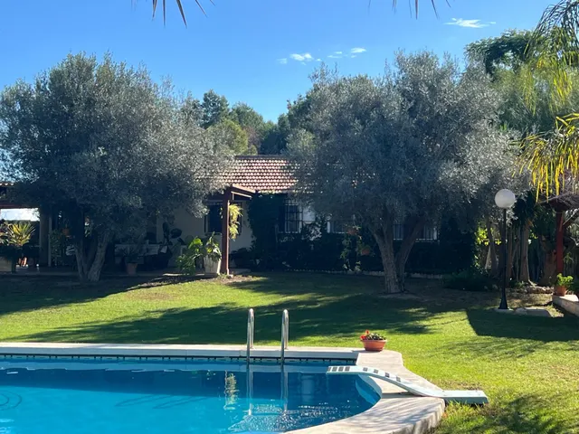 Una casa rural verdaderamente especial: privada, acogedora y perfectamente conectada tanto con el pueblo como con la costa. Bienvenido a un lugar dondela paz, el espacio y la naturaleza se fusionan — 24
