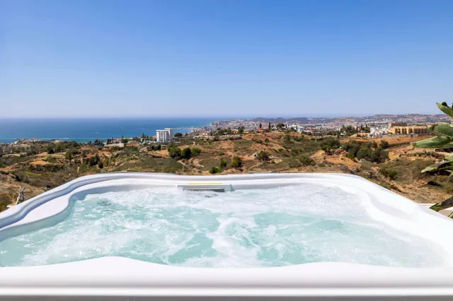 MAJESTUOSO ÁTICO CON MARAVILLOSAS VISTAS AL MAR LISTO PARA QUE EMPIECES A DISFRUTARLO DESDE YA !!!. — 2