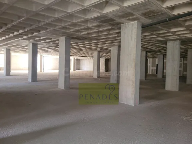 LOCAL COMERCIAL CON MAS DE NOVENTA PLAZAS DE APARCAMIENTO. - foto 4