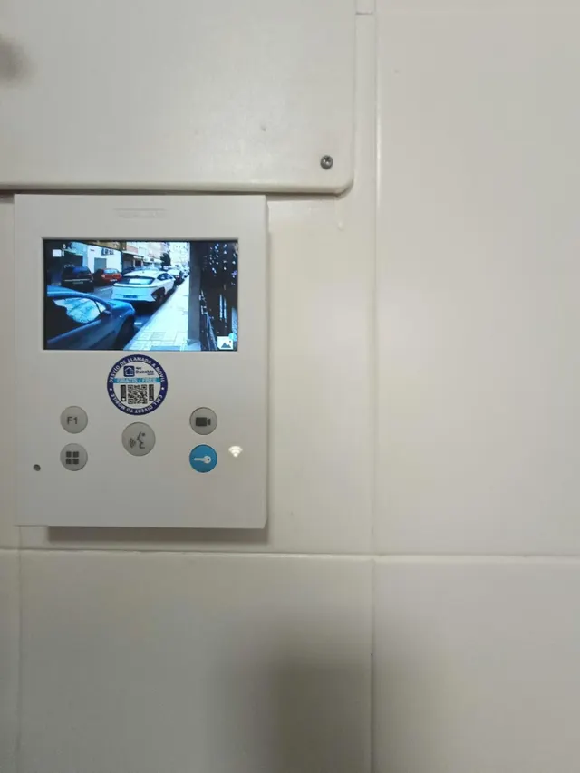 Piso de 4 dormitorios con licencia turística en La Luz, Málaga — 17