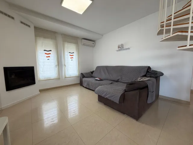 INTERESANTE CHALET EN LA POBLA DE VALLBONA — 8
