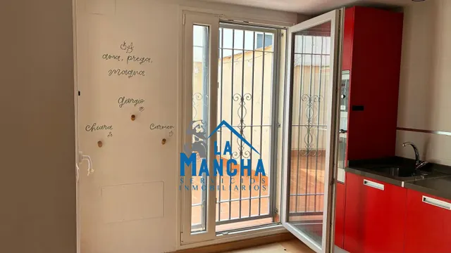 INMOBILIARIA LA MANCHA VENDE ADOSADO EN BARRIO MEDICINA. — 9