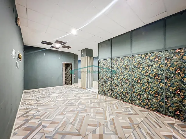 Amplio local comercial, con amplias oportunidades de uso en 