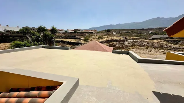 Chalet independiente con 5.318 m2 de parcela y vistas al mar en Candelaria — 50