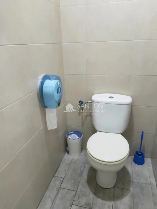 SE VENDE LOCAL CON CAFETERIA-BAR MONTADO CON LICENCIA EN BUENA ZONA DE NOVELDA — 17