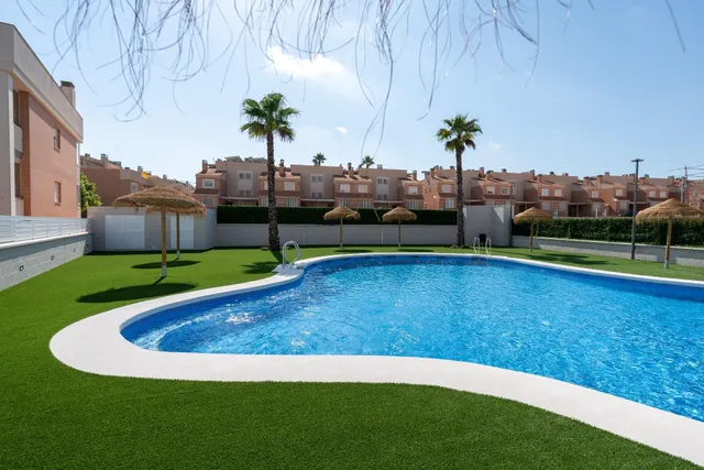 ADOSADO CON TERRAZA PRIVADA, PISCINA Y JARDÍN EN GRAN ALACANT!! — 31