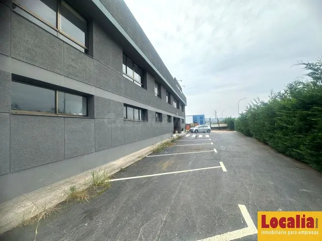 Naves industriales con edificio de oficinas - foto 5