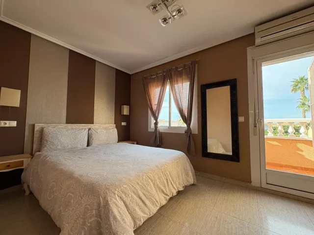 Bungalow de 3 dormitorios y 2 Baños con 2 Terrazas y Piscina en Gran Alacant. — 15