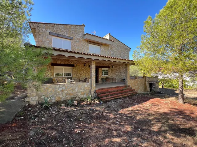 CHALET URBANO MAS PARCELA EN CASINOS — 6
