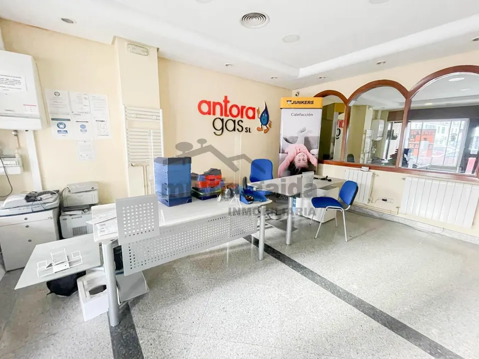 LOCAL COMERCIAL EN PLAZA DEL CABALLO