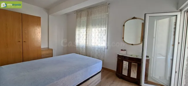 VIVIENDA DE 3 DORMITORIOS, ZONA DE ESTUDIO Y DOS CUARTOS DE  - foto 5