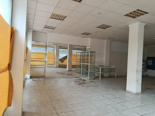 Amplio Local Comercial en Alameda de Cervantes - foto 4