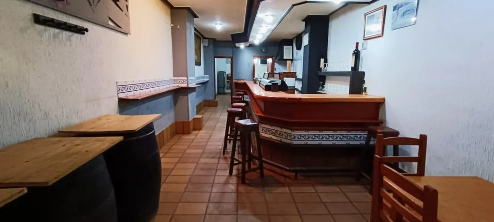 VENTA DE LOCAL Y NEGOCIO DE HOSTELERÍA CON LICENCIA VIGENTE EN ZAMORA ZONA CENTRO/TRES CRUCES...