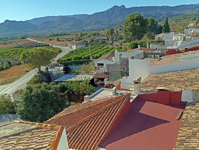 Edificio con restaurante en Tormos — 22