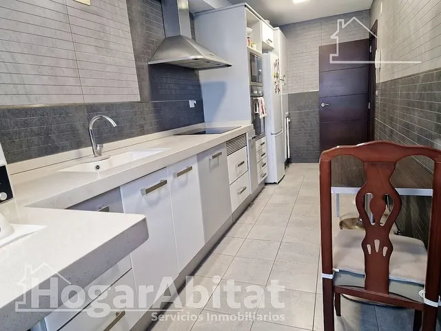 ¡Picassent Centro! Amplio, reformado y exterior, con ascensor y balcón, cerca del metro — 7