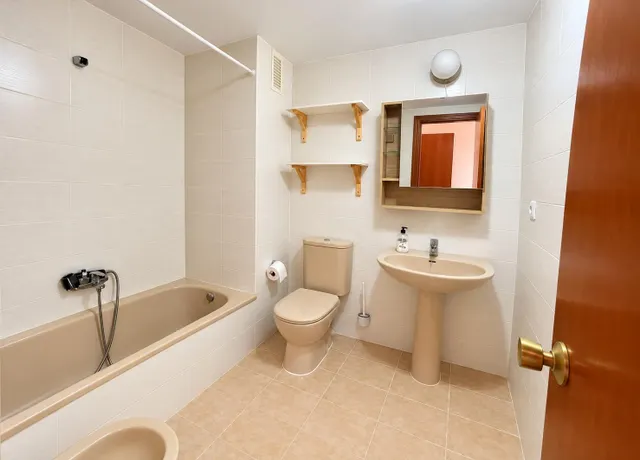 Piso reformado de 3 habitaciones con balcón — 17