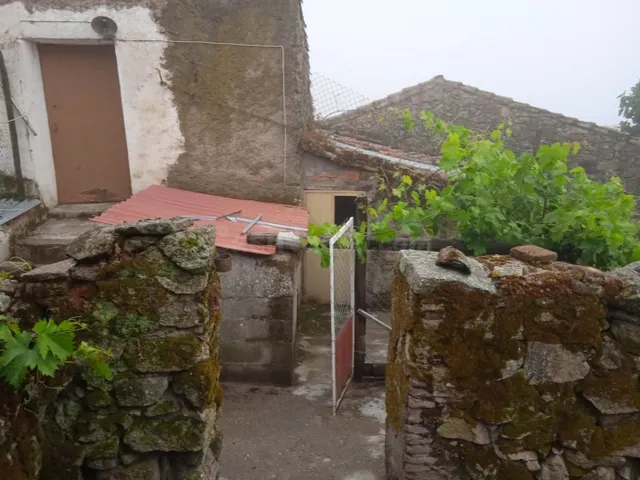 Casa con terreno en Montánchez - foto 2