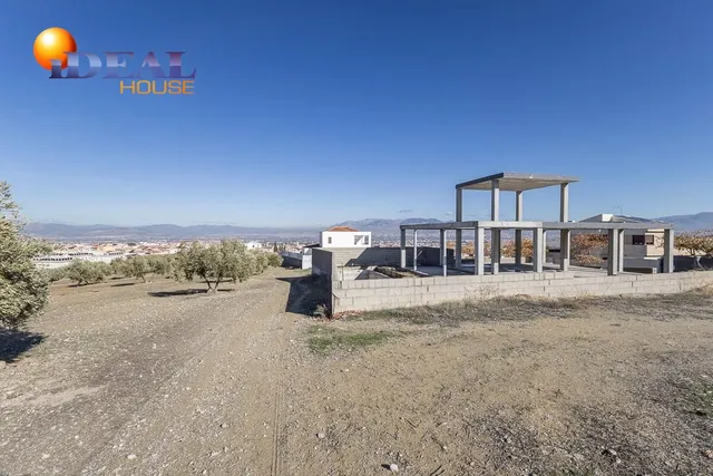 Parcela exclusiva con estructura de Chalet independiente y piscina en Urb. El Montecillo, Las Gabias — 29