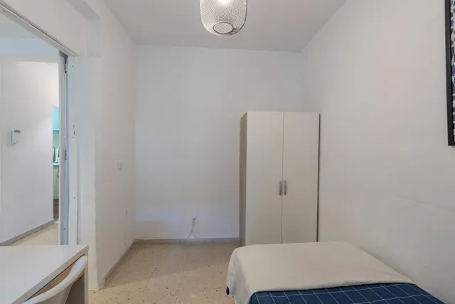 Piso ideal para inversión con alta rentabilidad junto a facultades de  Cartuja en Granada — 16
