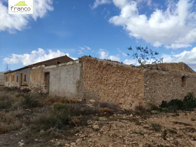 TERRENO CON CASA EN RUINAS — 5