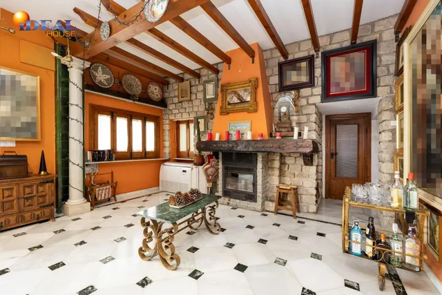 Magnifico chalet independiente en Colinas Bermejas. — 23