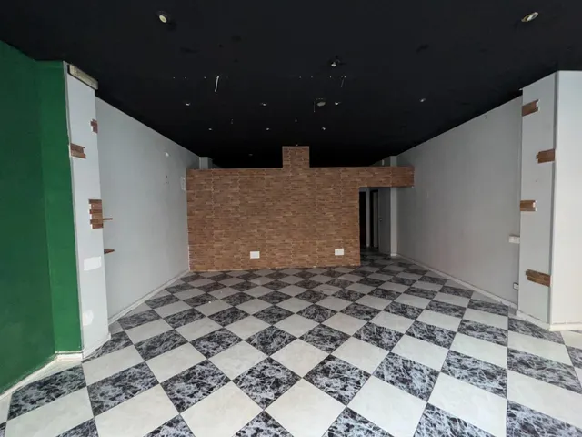 Amplio Local Comercial en la Zona Alta de Ponferrada — 13