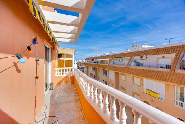 ☀️ ¡Tu nuevo hogar te espera! Piso reformado y luminoso con piscina comunitaria en una ubicación céntrica — 10