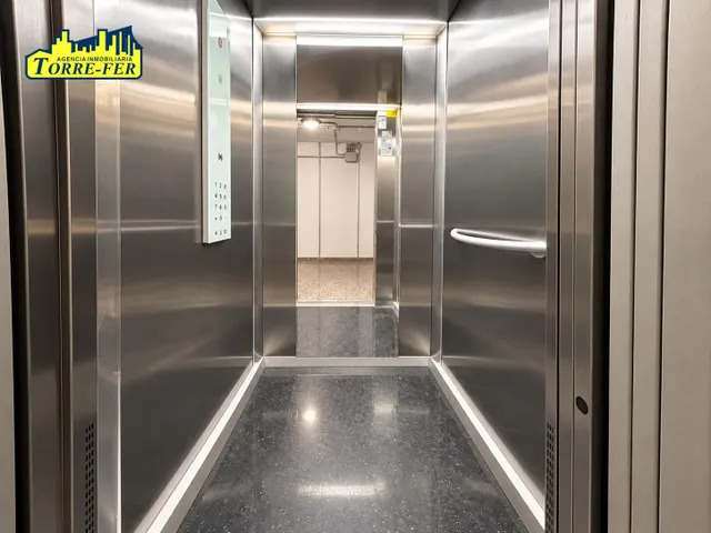 ¡plaza de garaje en venta en pleno centro de almeria, en calle gonzalez garbín! — 11