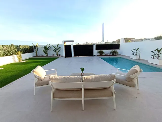 Pareado de obra nueva con piscina privada y solárium en Benijófar — 6
