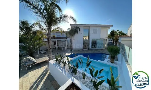 Empuriabrava preciosa casa moderna amb piscina i amarri prop - foto 2