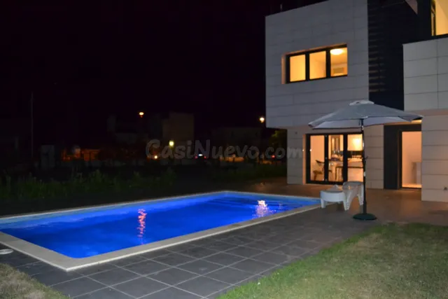 Chalet moderno en 1ª línea con vistas maravillosas en zona a - foto 2