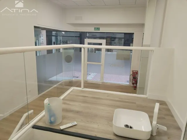 ¡Invierte en pleno corazón de Gandía! Un local con historia, luz y proyección. — 4