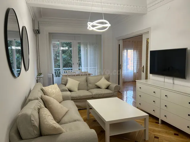 Piso 3 habitaciones 159m² en alquiler - Argüelles - foto 3